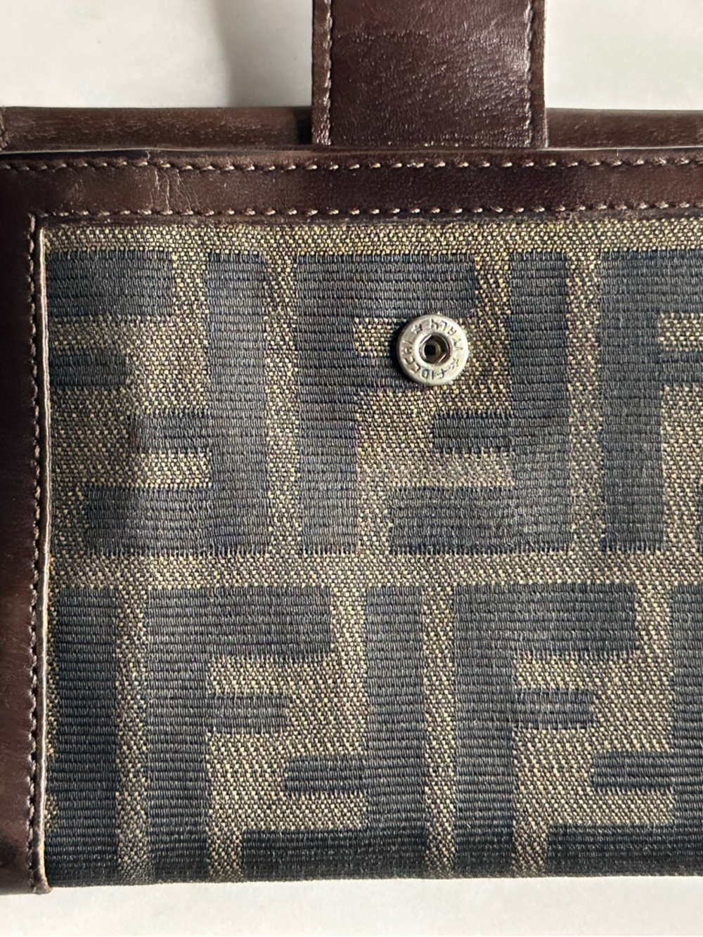 80’s FENDI Zucca wallet - bi fold with a Double Snap Closure - vintage pre loved - Picture 5 of 13